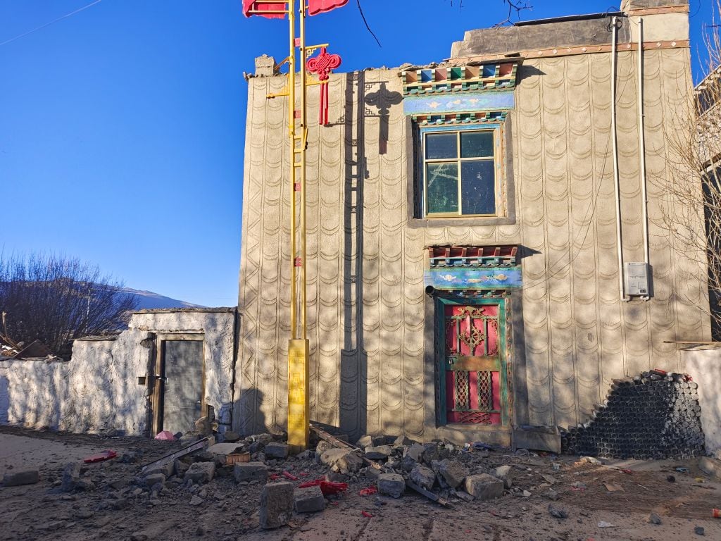 El sismo de magnitud 6,8 provoca daños en una vivienda en la región del Tíbet en la zona montañosa de China