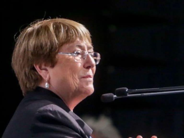 Michelle Bachelet: Cuando los gobiernos no pueden hacerse cargo, pasa lo que está pasando en Chile