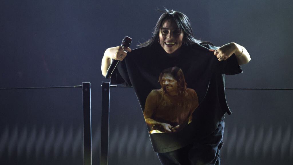 Presentación de Billi Eilish con homenaje a Taylor Hawkins - Grammys 2022
