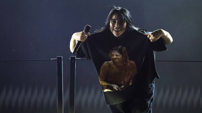 Presentación de Billi Eilish con homenaje a Taylor Hawkins - Grammys 2022