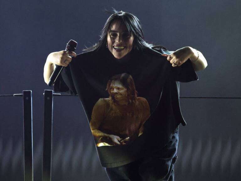 Presentación de Billi Eilish con homenaje a Taylor Hawkins - Grammys 2022