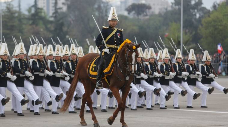 Efectivos de las fuerzas armadas en la Parada Militar 2023