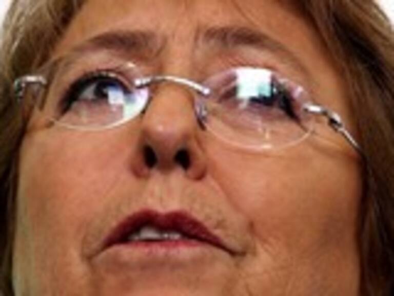 Michelle Bachelet defendió primarias y Osvaldo Andrade rechazó dichos de Escalona