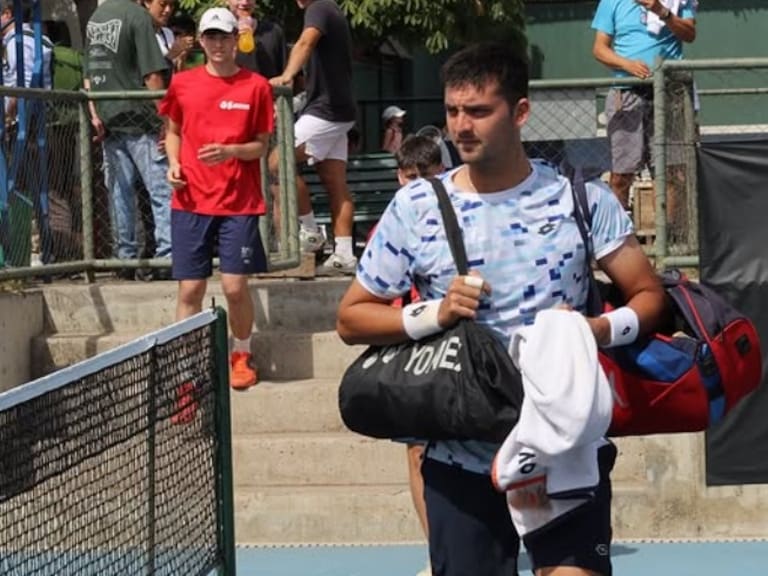 Tomás Barrios vence con facilidad a Amador Salazar y se transforma en el primer finalista de la Copa Chile de Tenis Gobierno de Santiago by ADN