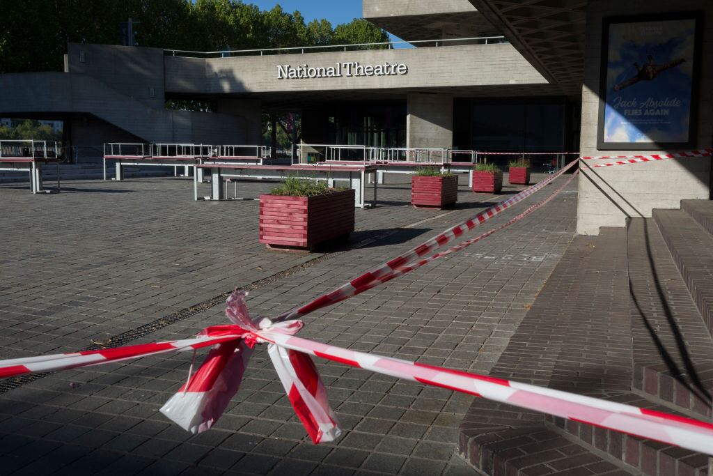 El cierre del Teatro Nacional de Londres por el Covid-19