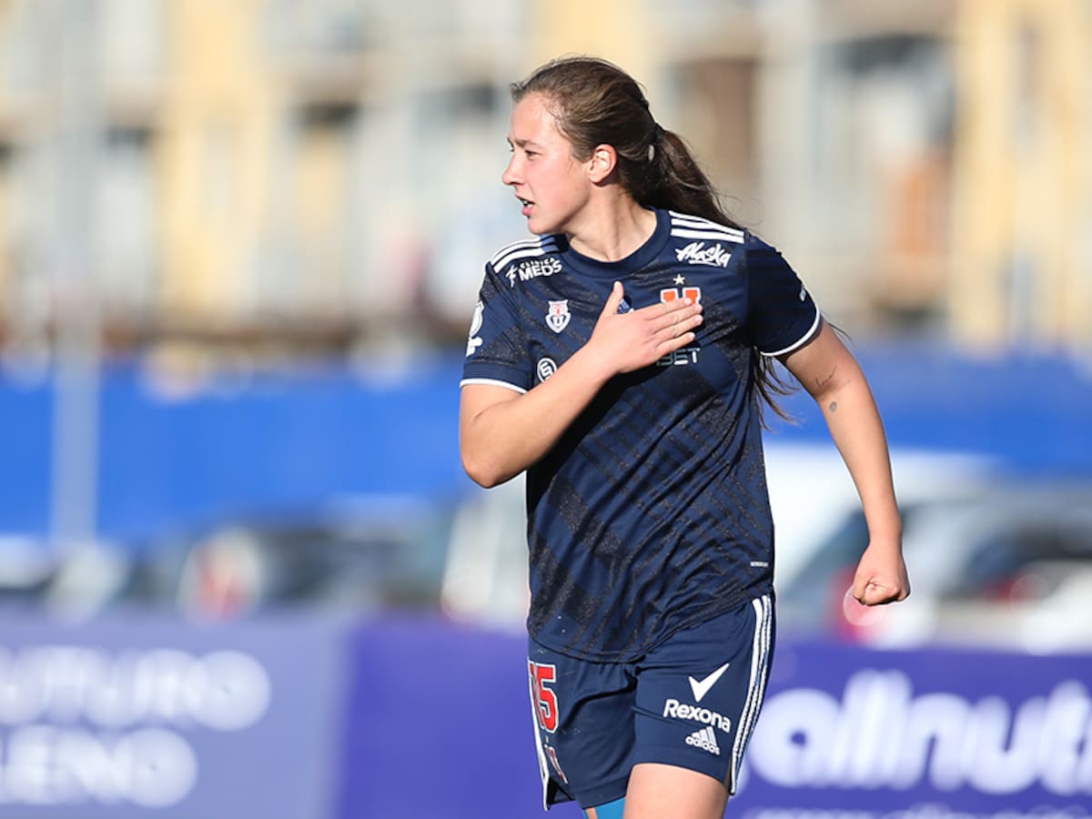 Plantel de la rama femenina de la U ratificó su localía en el Centro Deportivo Azul ante Colo Colo