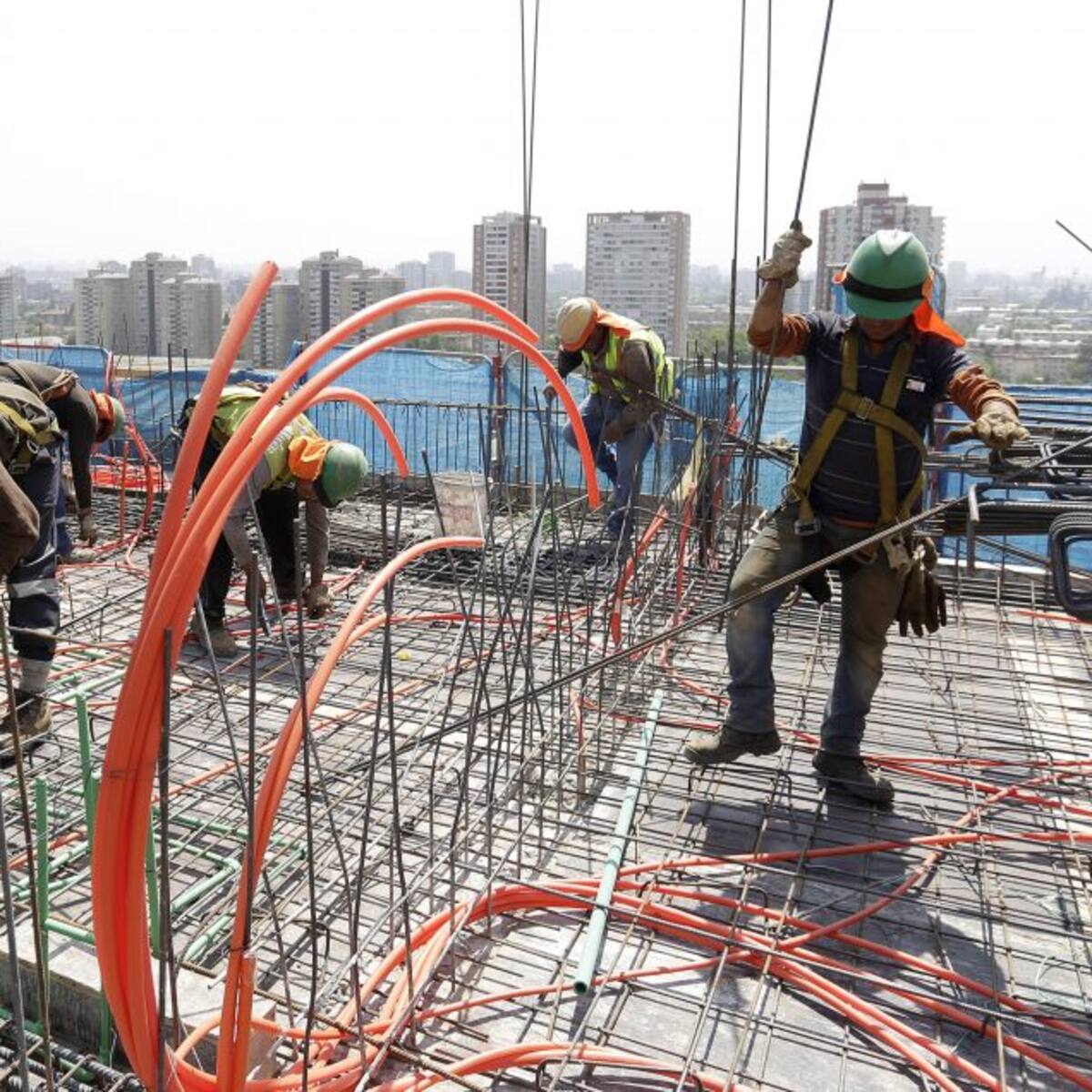 CChC proyecta caída de inversión en construcción para 2023: apuntan a incerteza jurídica, inestabilidad regulatoria e incertidumbre