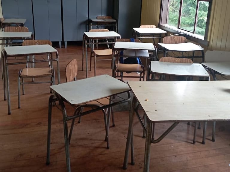 Colegio en Galvarino anuncia paro por falta de infraestructura básica: alumnos han realizado clases con temperaturas bajo cero