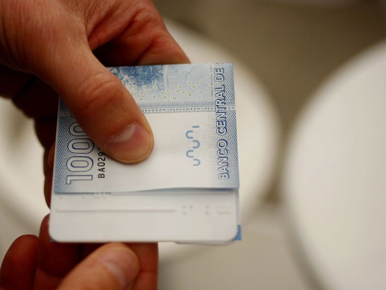 Gobierno anuncia reajuste al salario mínimo: llegará hasta $400 mil a contar del 1 de agosto