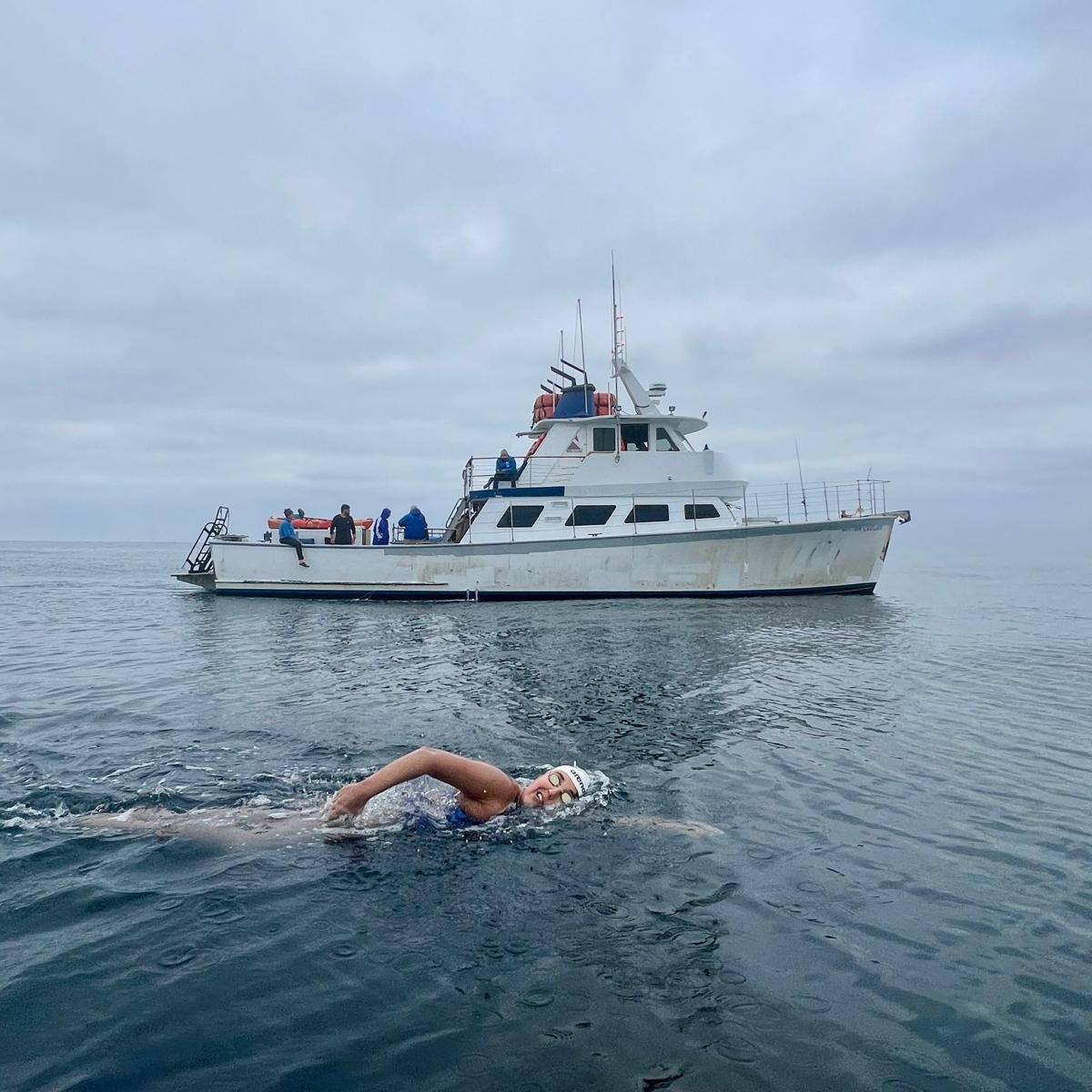 Bárbara Hernández se enfrenta a su desafío más extremo: 30 horas nadando en el Canal de la Mancha