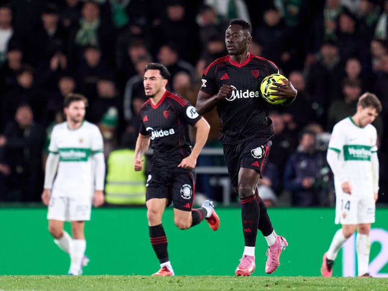 A dos puntos del descenso: Suazo aporta en agónico empate del Sevilla contra Elche