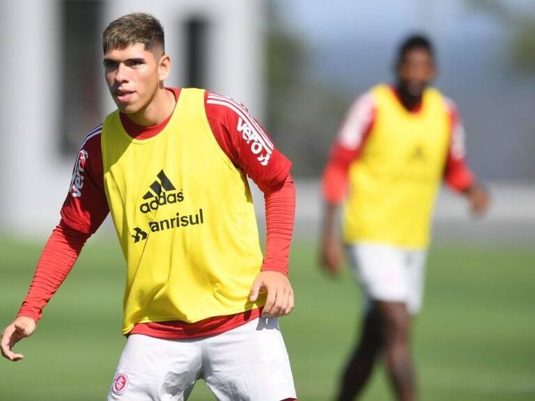 Desde el entorno de Carlos Palacios aseguraron que está bien y adaptándose a Brasil