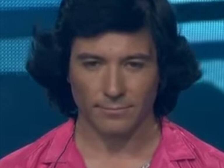 Camilo Sesto chileno la rompe en programa de imitadores en Perú