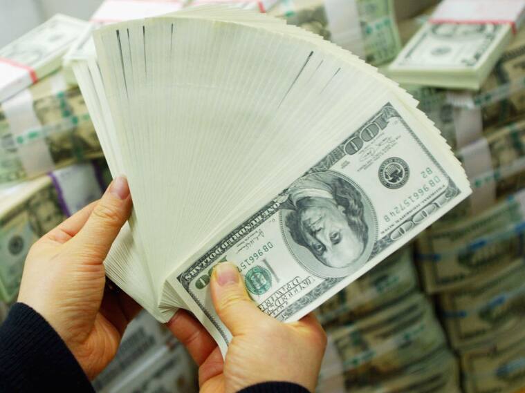 SEOUL, SOUTH KOREA - FEBRUARY 22: A South Korean banker carries US dollar bank notes at the Korea Exchange bank on February 22, 2005 in Seoul, South Korea. The South Korean won jumped to its highest intraday level in more than seven years in domestic trade on Tuesday, boosted by strong foreign equity buying and exporter deals. (Photo by Chung Sung-Jun/Getty Images)
