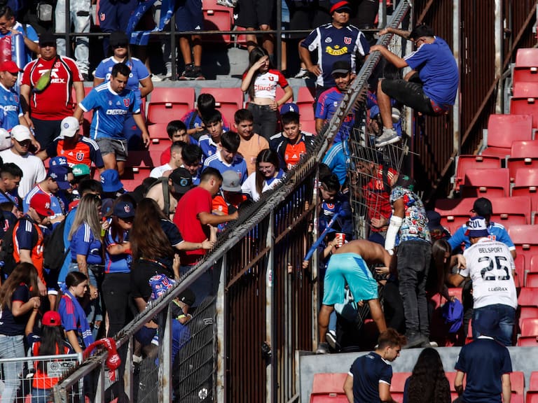 “A la FIFA le llamó mucho la atención que los estadios de Chile estén llenos de rejas” | Agencia Uno