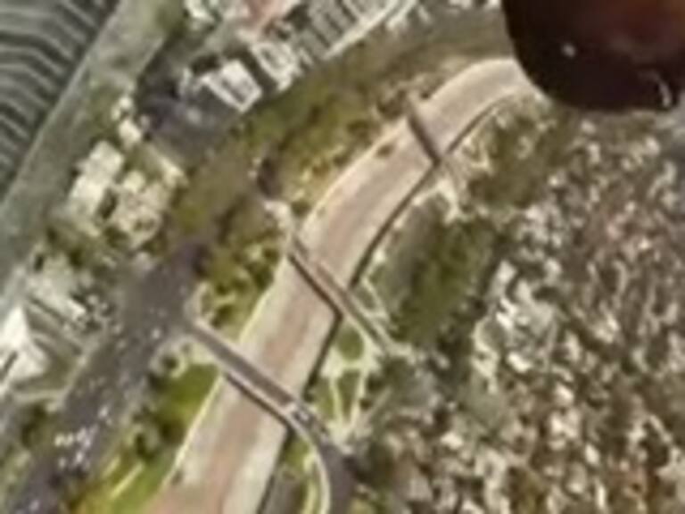 Deportista extremo saltó desde un helicóptero y rodeó el Costanera Center