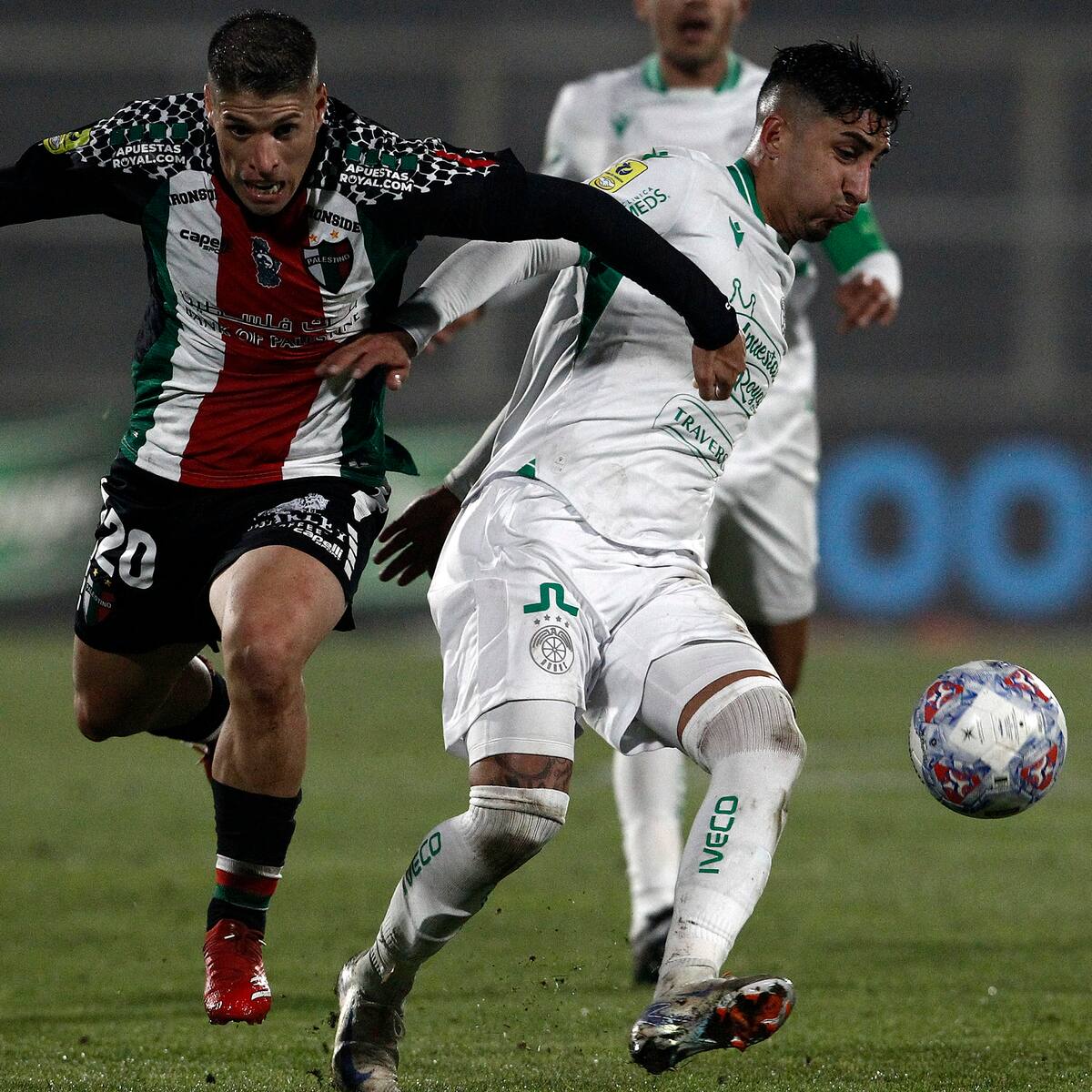 Palestino resiste con diez e iguala ante Audax en el clásico de colonias por la Liga de Primera