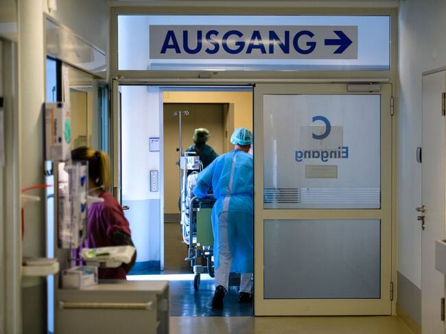 Pacientes con Covid-19 son ingresados a un hospital de Alemania
