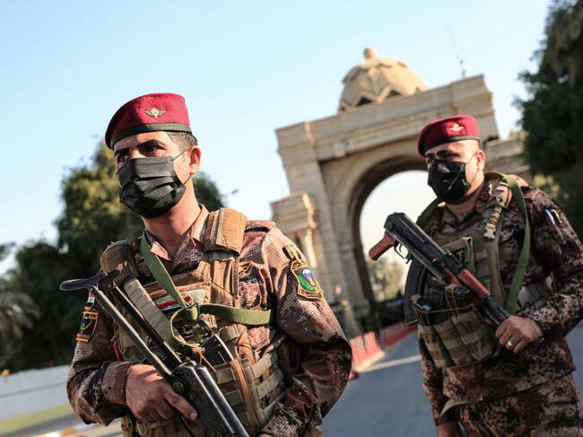 Militares iraquíes vigilan la zona verde de la ciudad de Bagdad