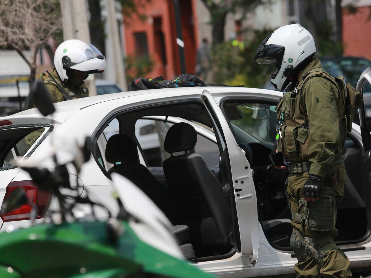 Persecuciones policiales terminan en Estación Central con cuatro delincuentes detenidos