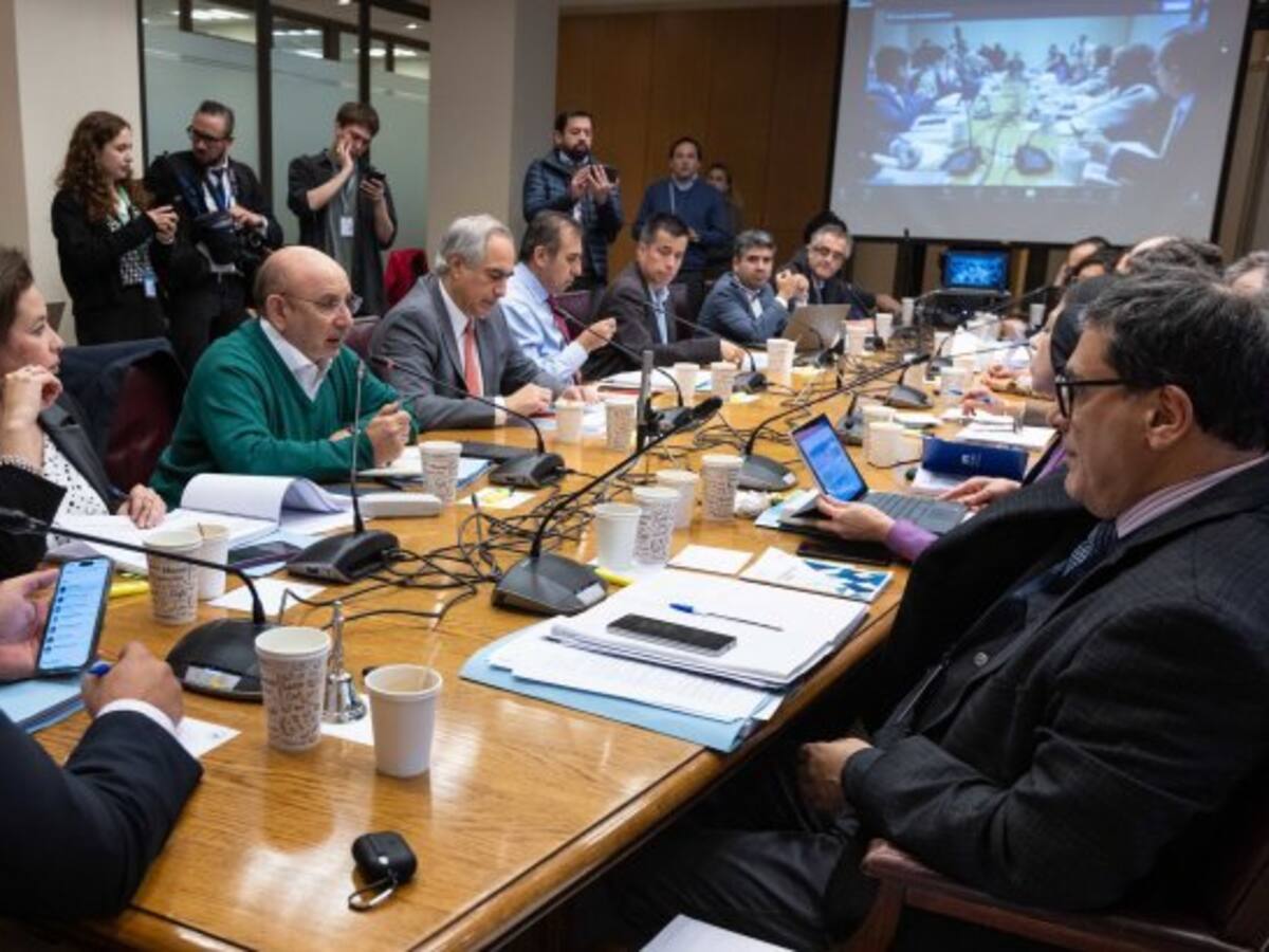 Parlamentarios constituyen Comisión Mixta para sacar adelante ley corta de Isapres