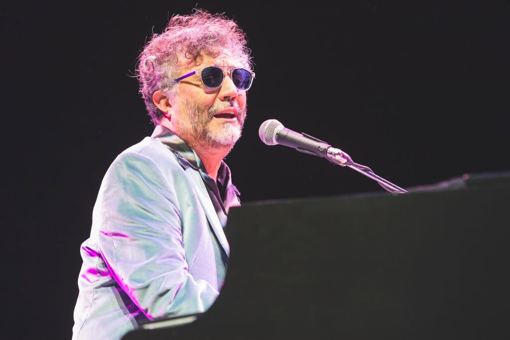 MADRID, SPAIN - OCTOBER 25: Fito Paez performs on stage at Wizink Center on October 25, 2022 in Madrid, Spain. (Photo by Mariano Regidor/Redferns)