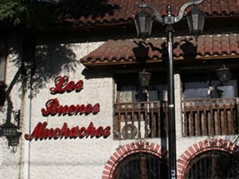 Muere cocinero de «Los Buenos Muchachos» y testigos reclaman que el local siguió atendiendo