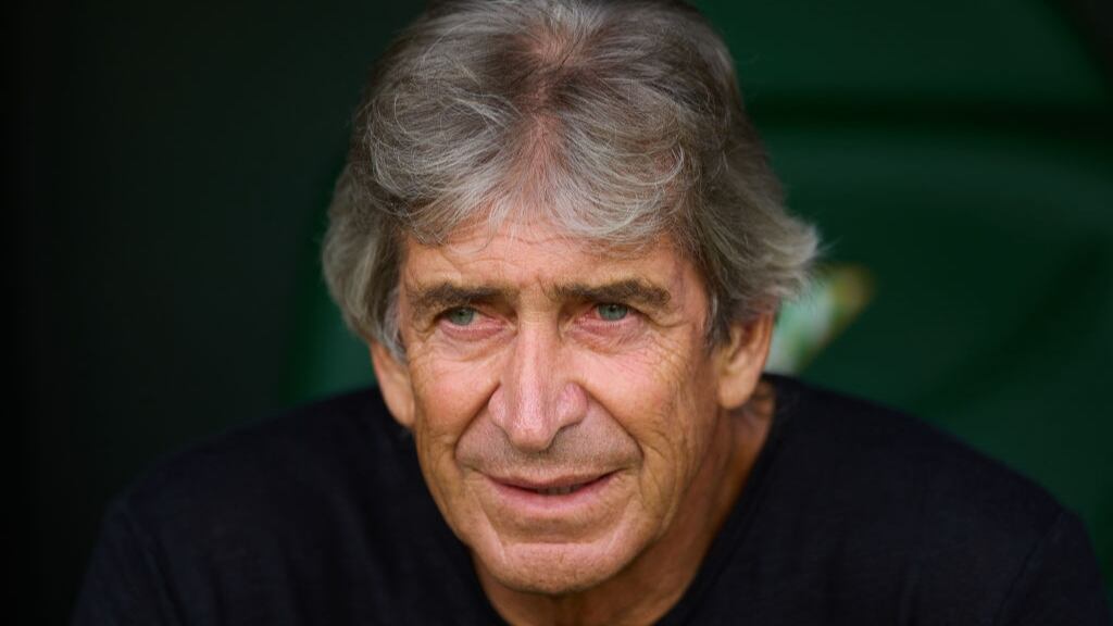 Manuel Pellegrini recibe el premio al mejor entrenador de la Liga Española en la temporada 2021-2022