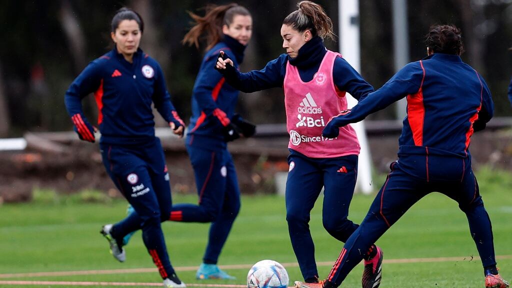 El conflicto desatado entre dos altos mandos de las selecciones femeninas de Chile