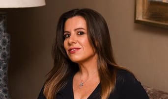 Tere Marinovic recibe inesperado regalo en la Convención Constituyente.