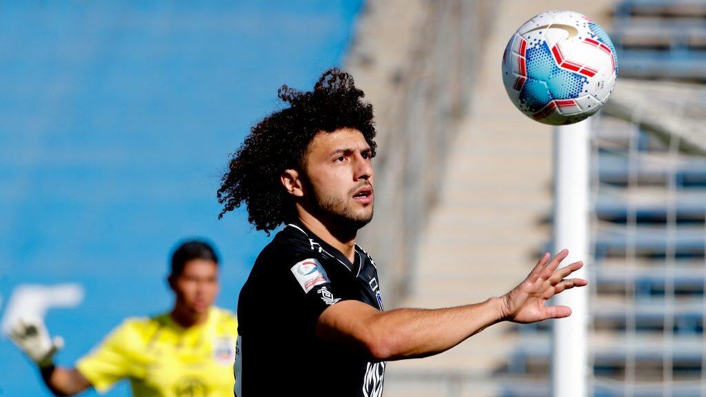 19 de Diciembre del 2020/SANTIAGOMaximiliano Falcon(c) ,durante el partido valido por la Vigésimo Quinta fecha del Campeonato Nacional AFP PlanVital 2020, entre Universidad Católica vs Colo Colo, disputado en el Estadio San Carlos de Apoquindo.
FOTO:FRANCISCO LONGA/AGENCIAUNO
