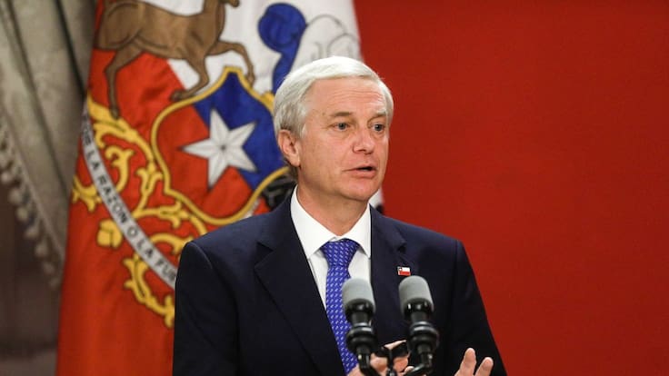 Presidente Kast bromea con polémico almuerzo en La Moneda: “Era más barato comer un sanguchito adentro”