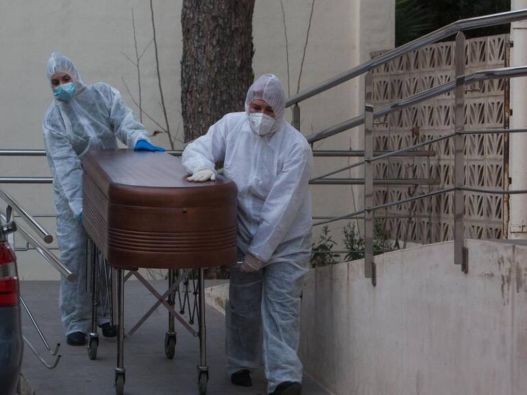 Trabajadores de una funeraria son detenidos en España por vender cadáveres a $1,2 millones