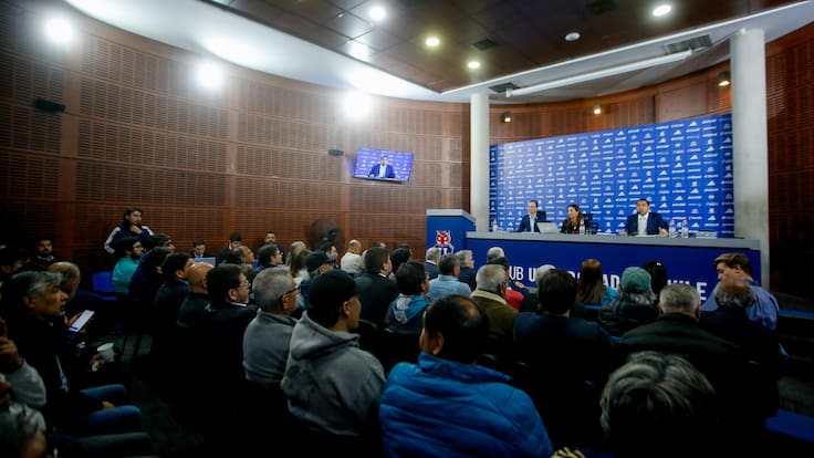 Universidad de Chile expresa “categórico rechazo” a inscripción de símbolos ante INAPI por parte de Azul Azul