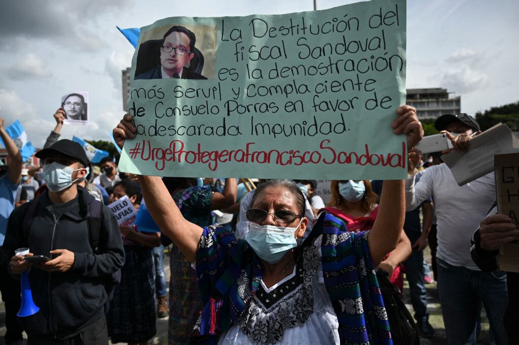 Manifestantes piden la renuncia del presidente en Ciudad de Guatemala