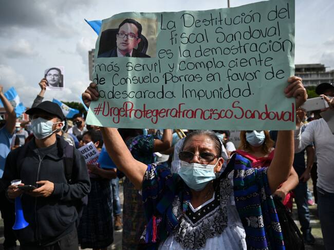 Manifestantes piden la renuncia del presidente en Ciudad de Guatemala