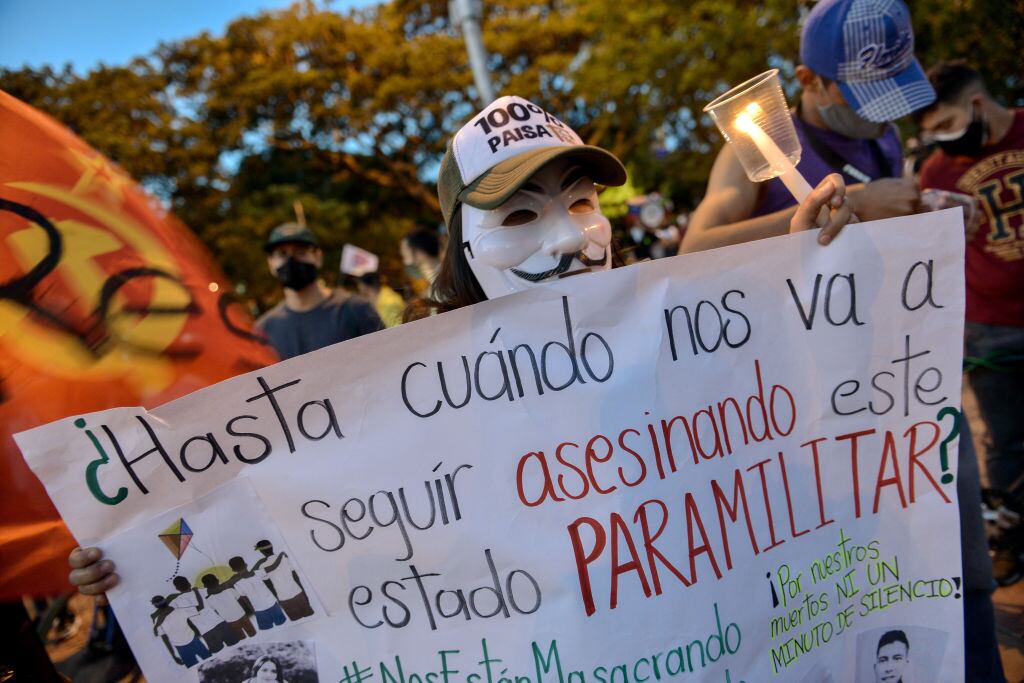 Manifestación en contra de los grupos paramilitares colombianos en Cali