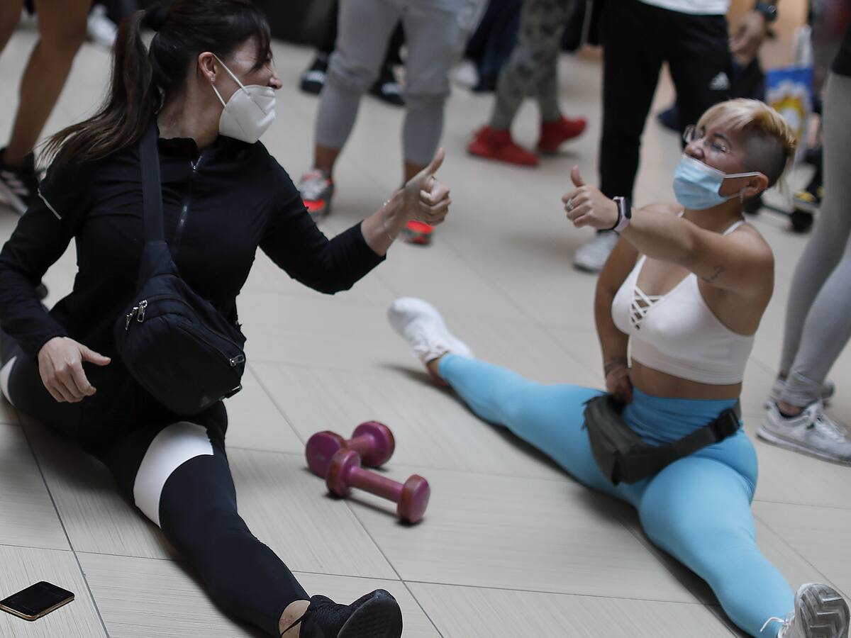 Trabajadores de gimnasios se manifestaron en Costanera Center tras cierre de los recintos en etapa de Transición
