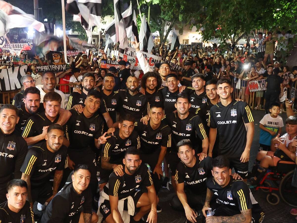 Colo Colo recibió masivo arengazo en Mendoza antes de enfrentar a Godoy Cruz por la Copa Libertadores