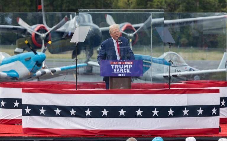 Tras un cristal antibalas: Donald Trump celebra su primer mitin en Carolina del Norte desde el atentado