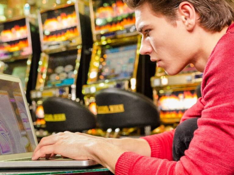 Polla Chilena por casas de apuestas online: «Los niños están iniciándose desde muy temprano y nos puede llevar a tener ludópatas sin control»