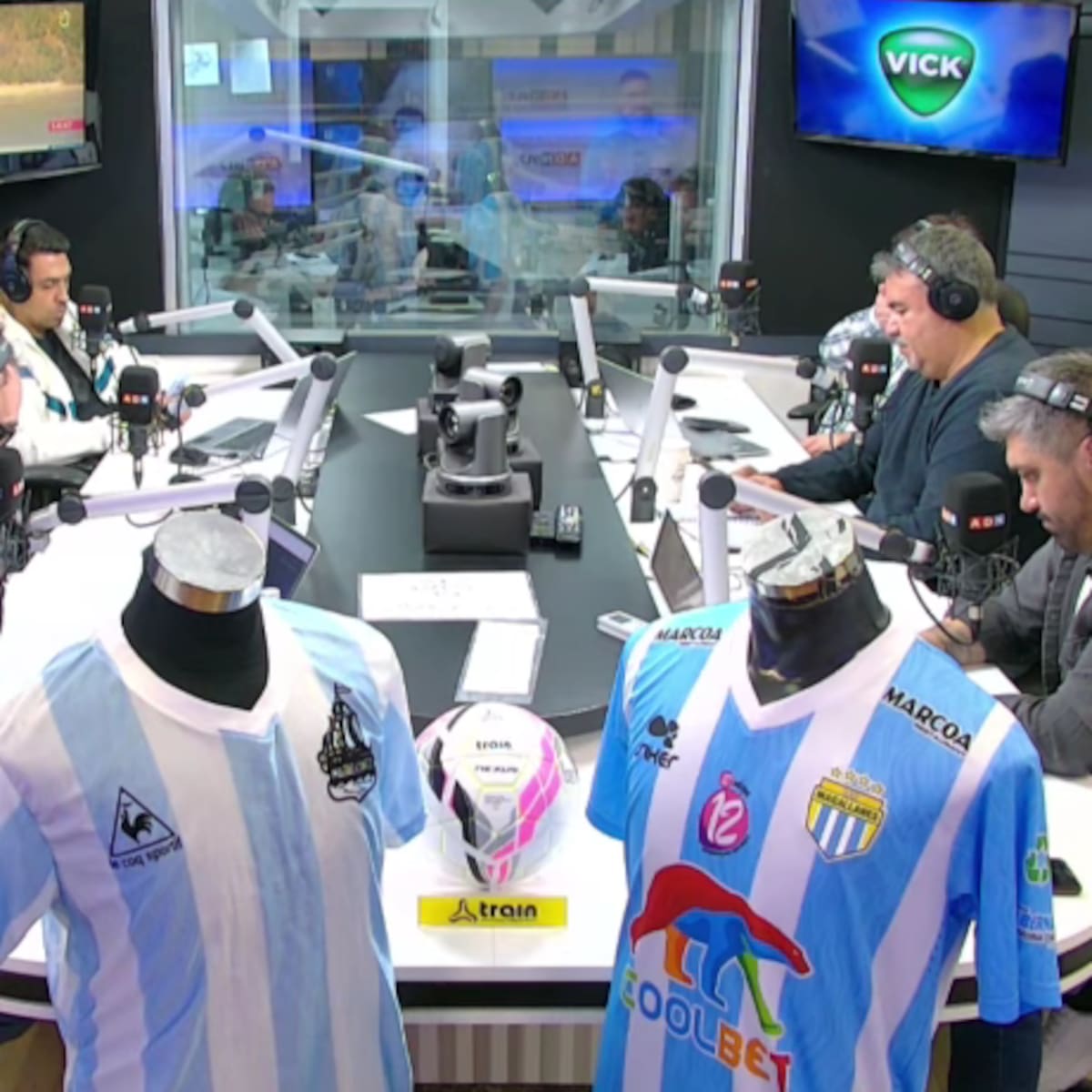 Los Tenores comentan la aparición de Colo Colo en la gala del Balón de Oro 2026
