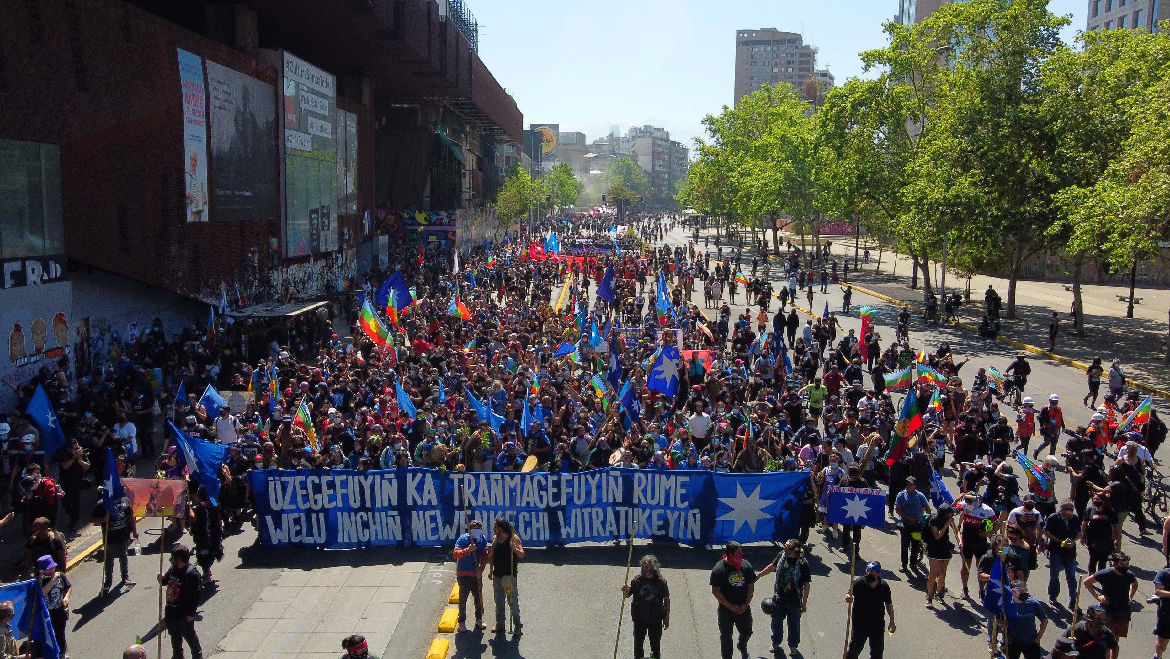 Marcha por la resistencia mapuche terminó con desórdenes en el centro de Santiago