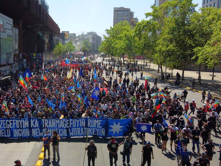 Marcha por la resistencia mapuche terminó con desórdenes en el centro de Santiago