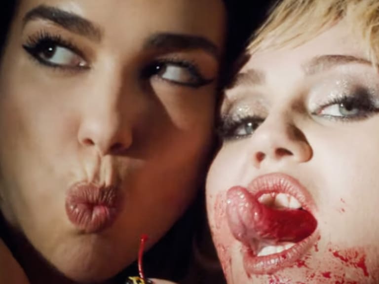 Miley Cyrus y Dua Lipa la rompieron en redes sociales con el lanzamiento de «Prisoner»