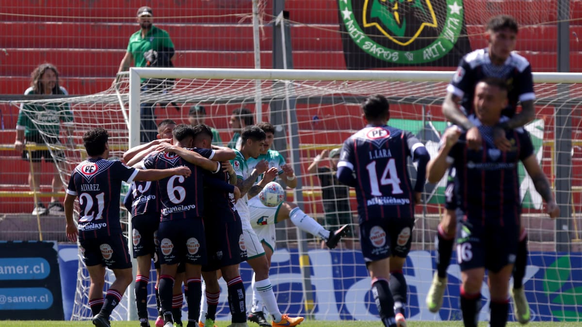 Santiago Wanderers vuelve a enredarse y cede terreno en la pelea por el título de la Primera B