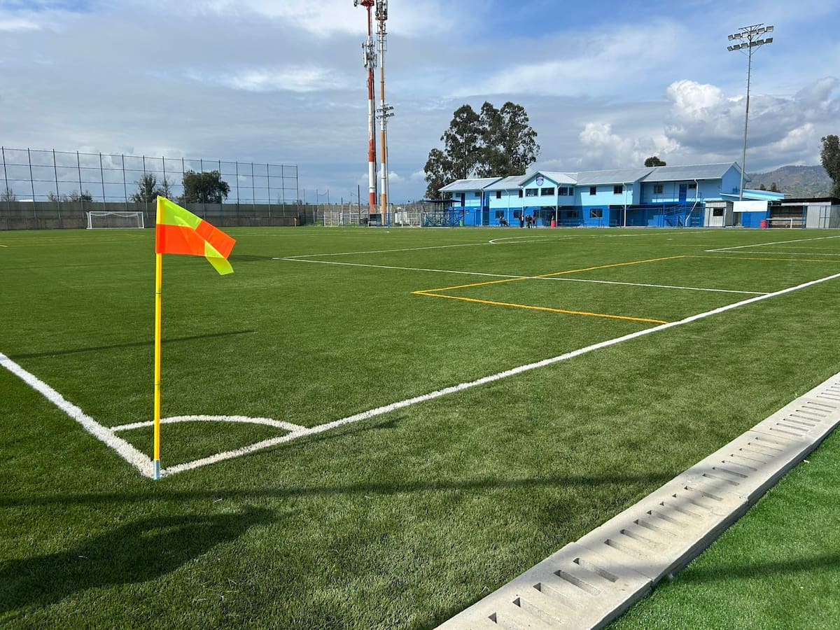 Se inaugura una nueva cancha de fútbol en Chile: “Nos adjudicamos el proyecto por 131 millones”