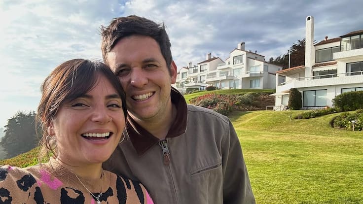Alcalde de Independencia sorprende a periodista Daniela Muñoz con romántica canción y la emociona hasta las lágrimas