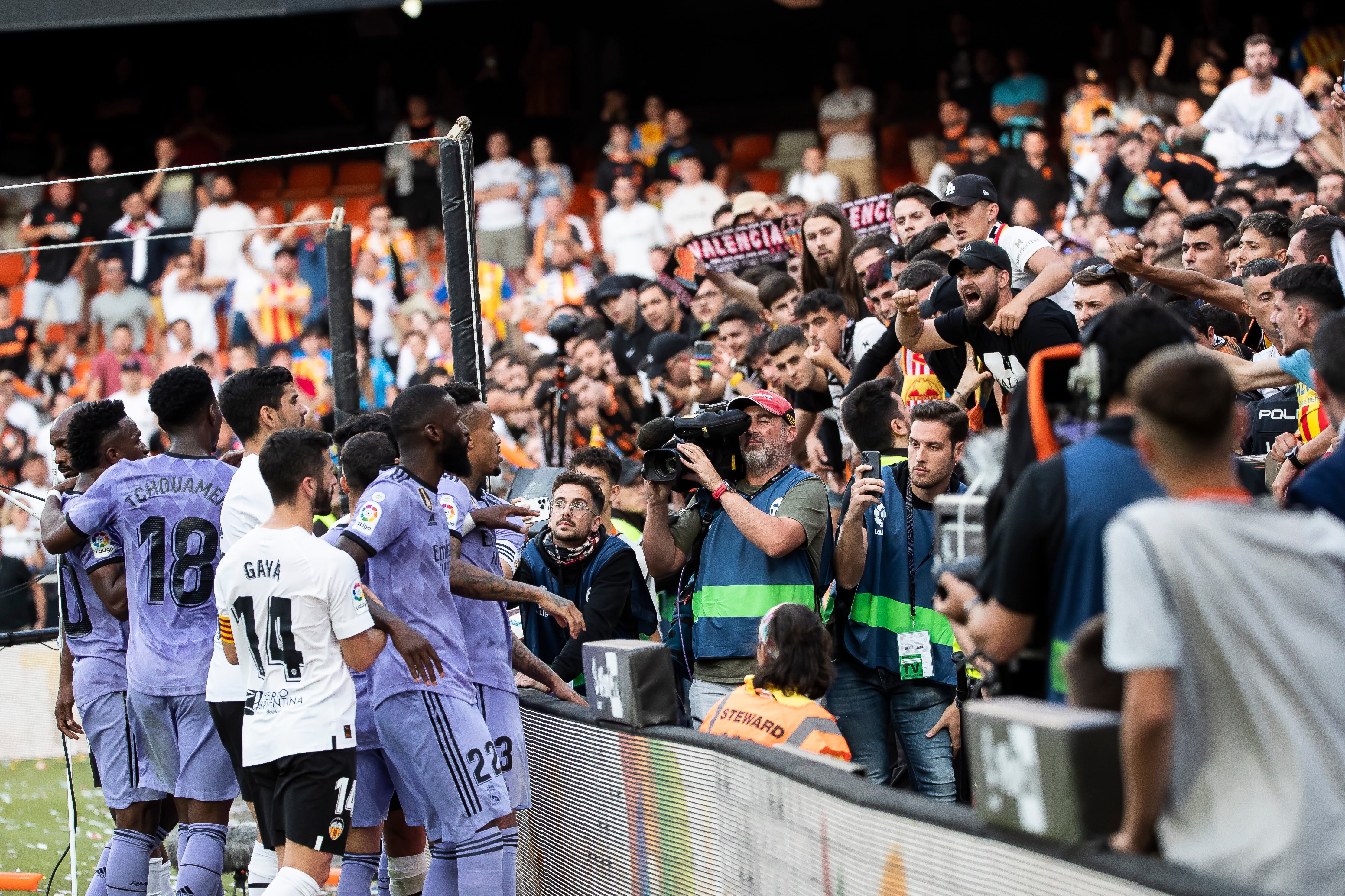 Vinicius se enfrenta a los hinchas del Valencia por gritos racistas | Getty Images