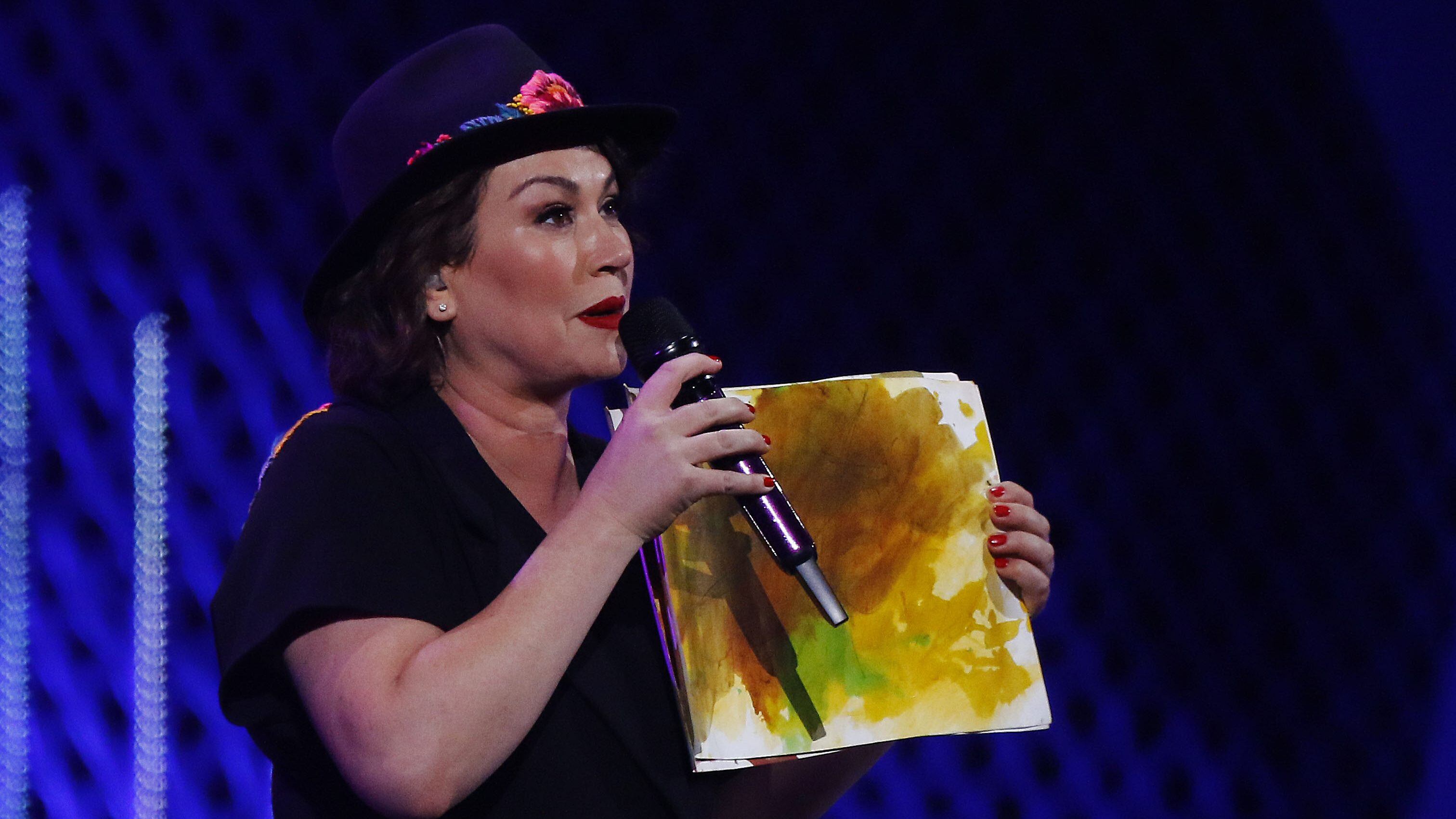 24 DE FEBRERO DE 2020/VIÑA DEL MARLa comediante Javiera Contador, durante la segunda noche del Festival de Viña del Mar 2020, realizado en la Quinta Vergara.
FOTO: LEONARDO RUBILAR CHANDIA/AGENCIAUNO